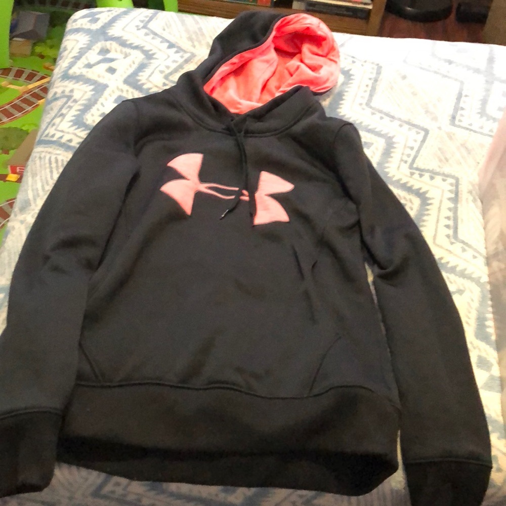 Black and pink XS Under Armor long sleeved hoodie